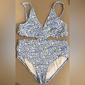 Draper James Summer Picnic Ruffle Bikini Set Blue Floral UPF50 Adjustable Straps
